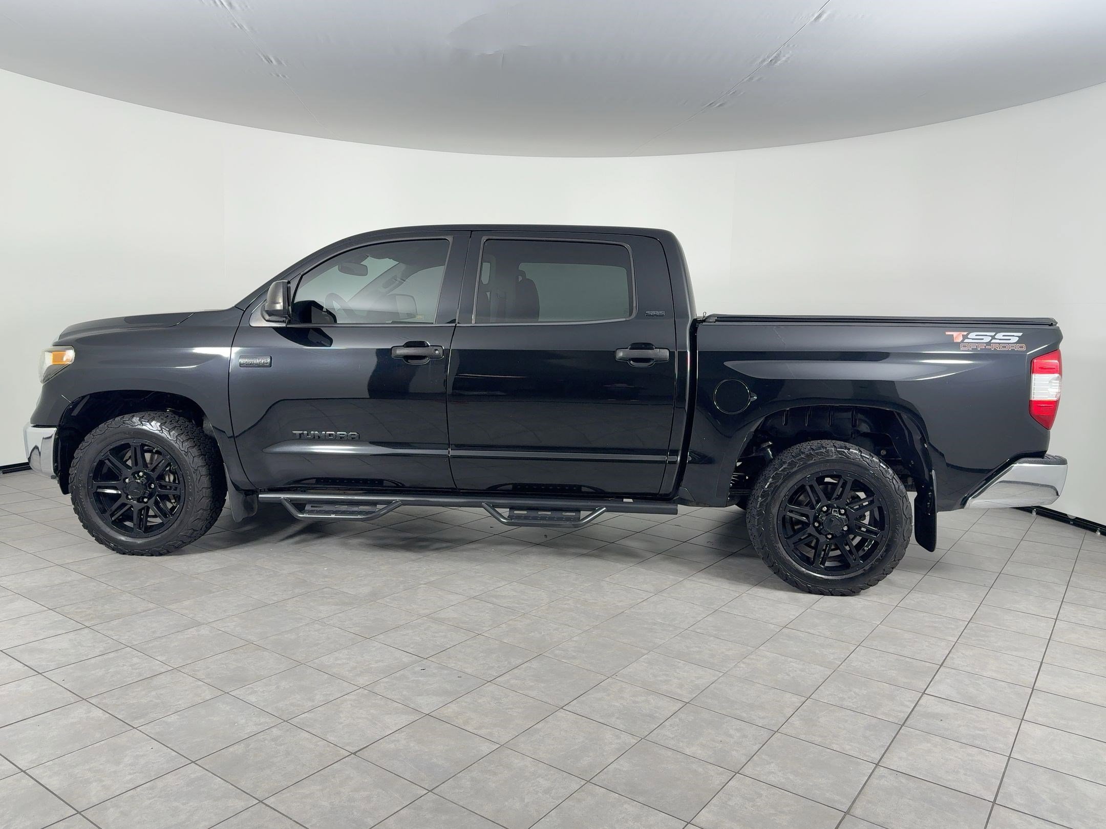 Used 2019 Toyota Tundra SR5 w/ SR5 Upgrade Package image 2