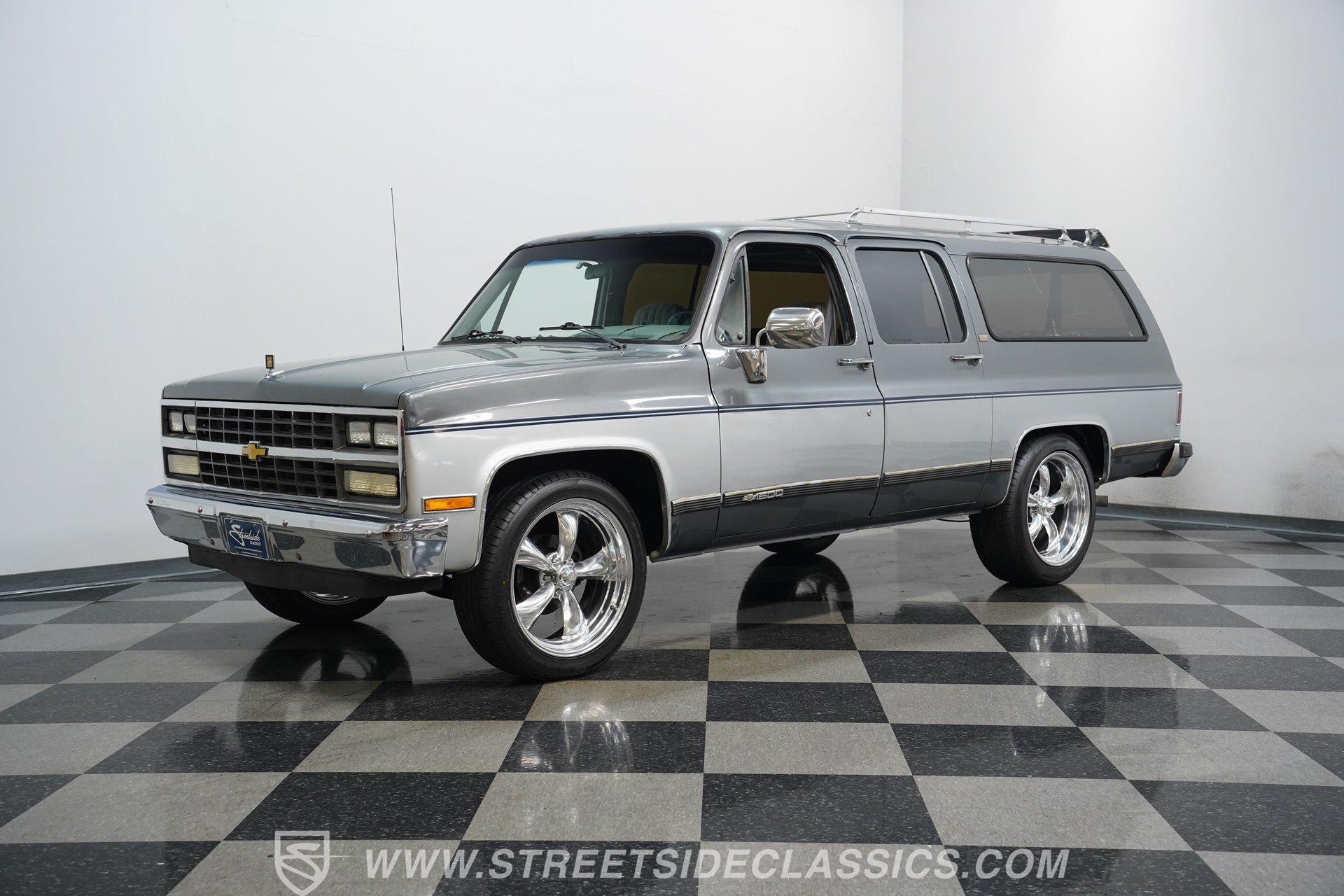 Used 1990 Chevrolet Suburban 2WD image 6