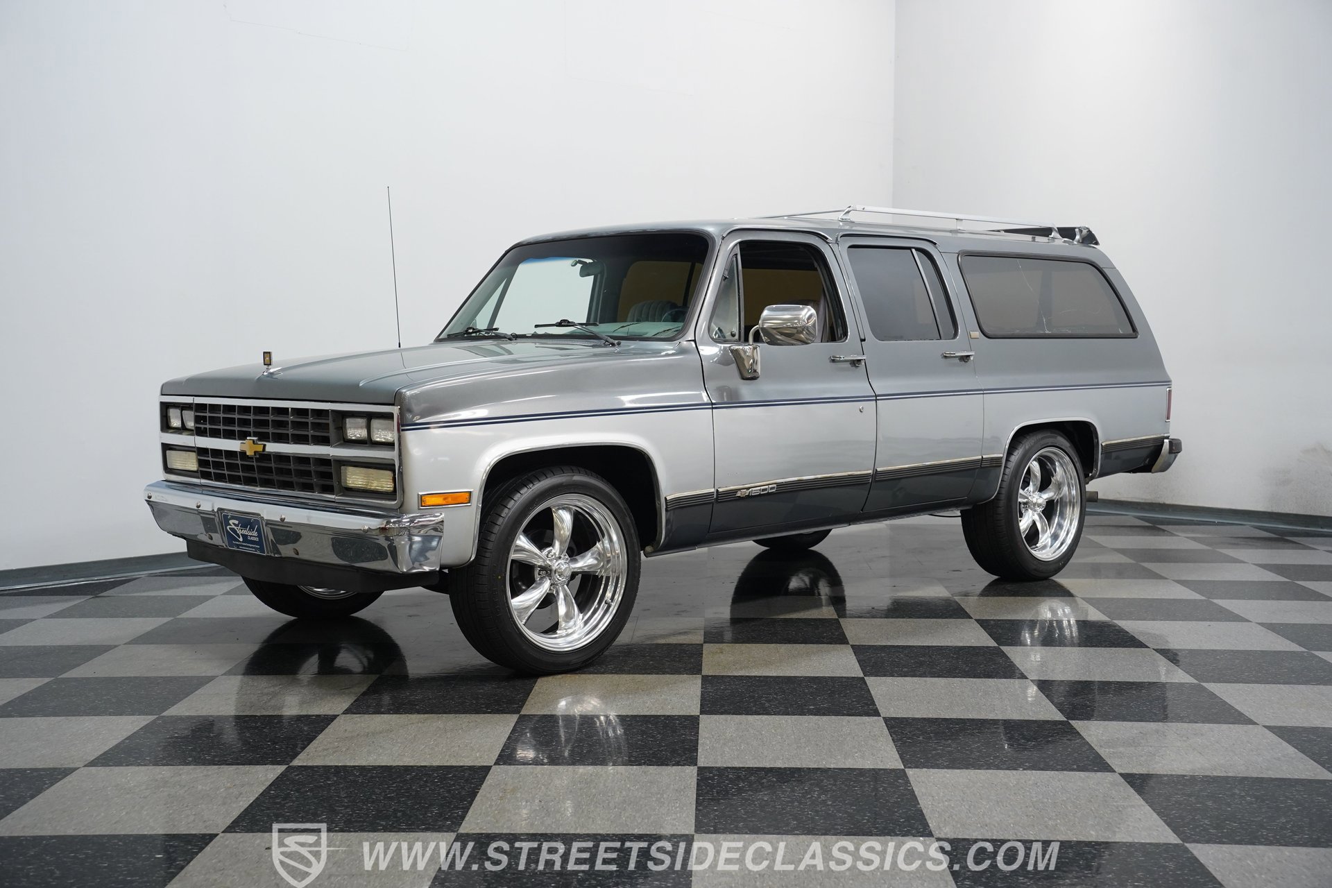 Used 1990 Chevrolet Suburban 2WD image 6