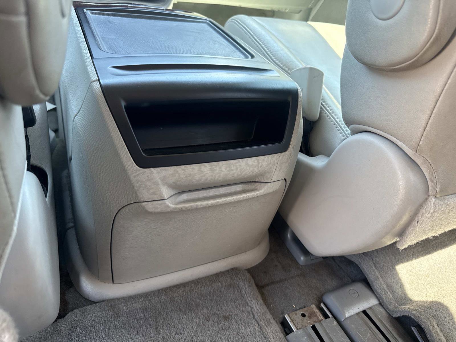 Used 2013 Toyota Sienna XLE image 16