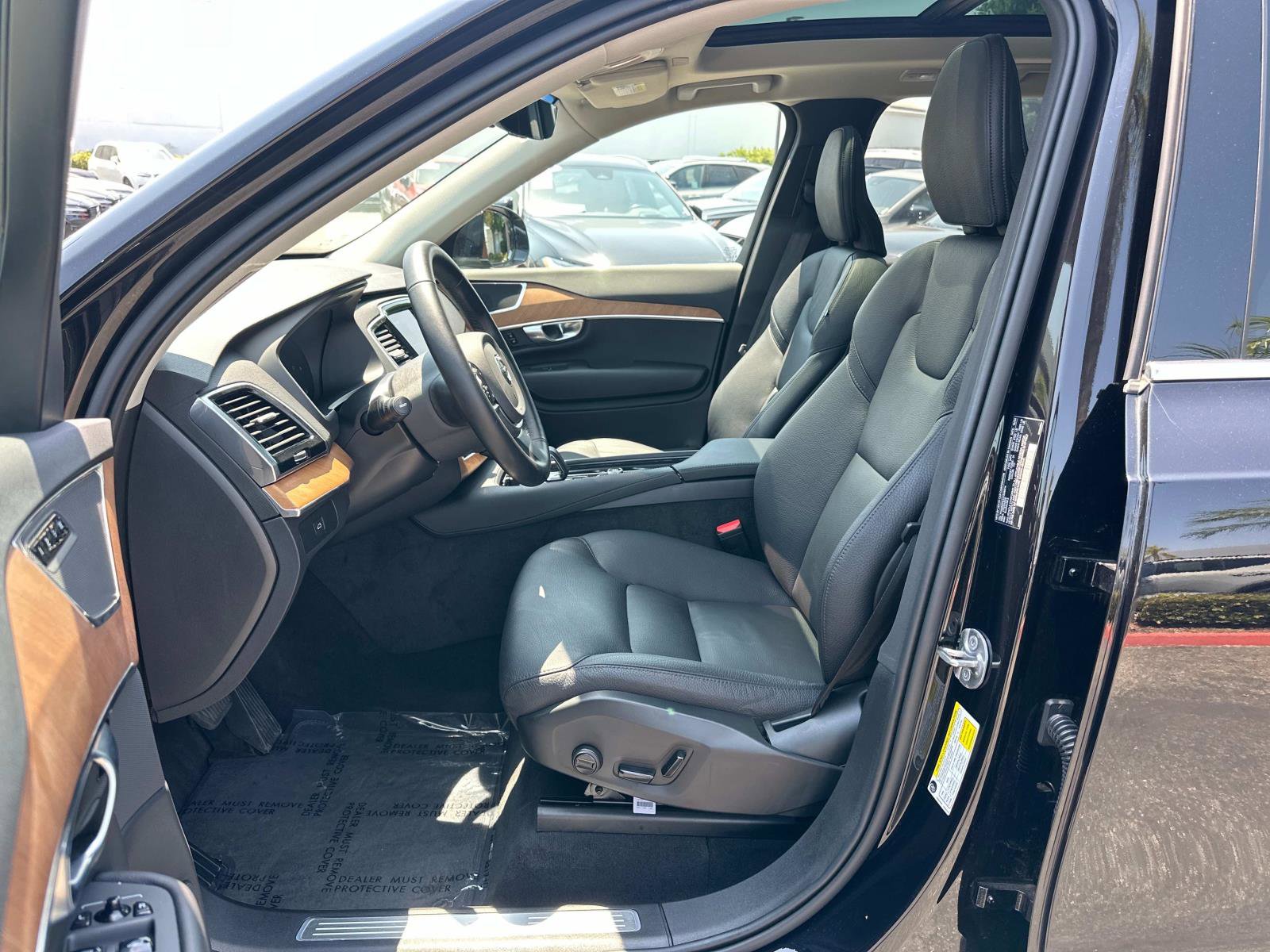 Certified 2025 Volvo XC90 B6 Plus image 17