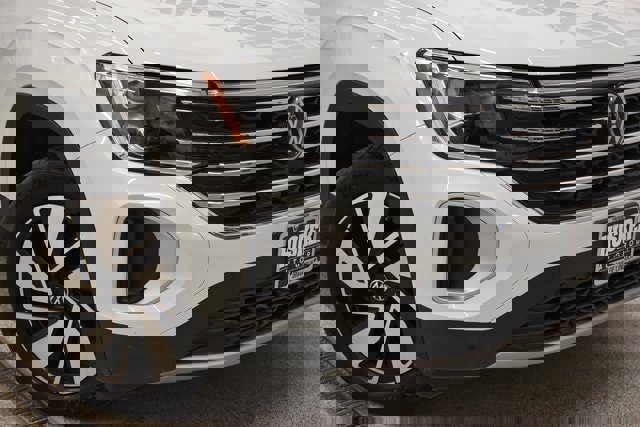 Used 2025 Volkswagen Atlas SE image 15