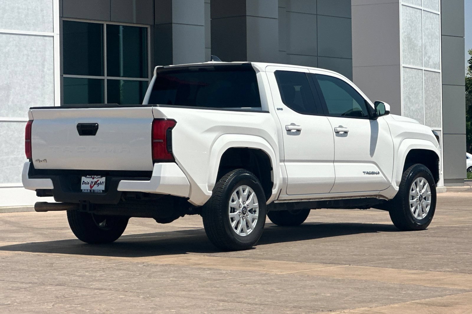 Certified 2025 Toyota Tacoma SR5 AWD/4WD image 4
