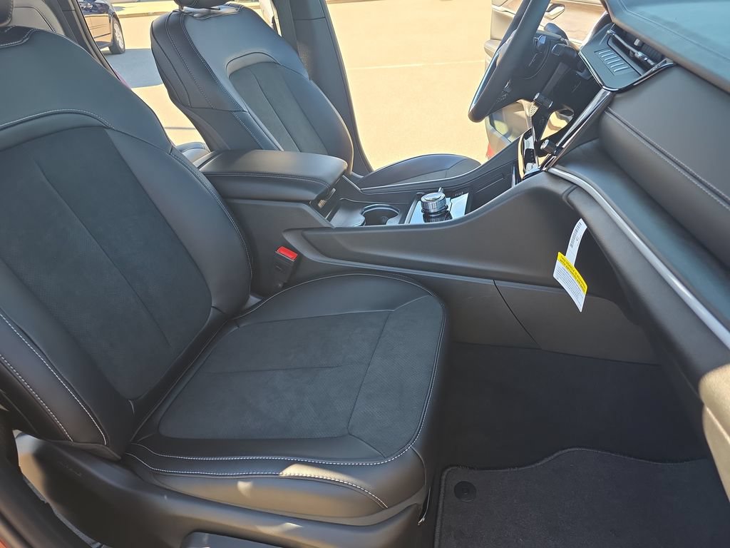 New 2026 Jeep Grand Cherokee Altitude AWD/4WD image 10