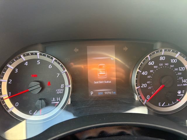 Used 2021 Toyota Highlander LE FWD image 17