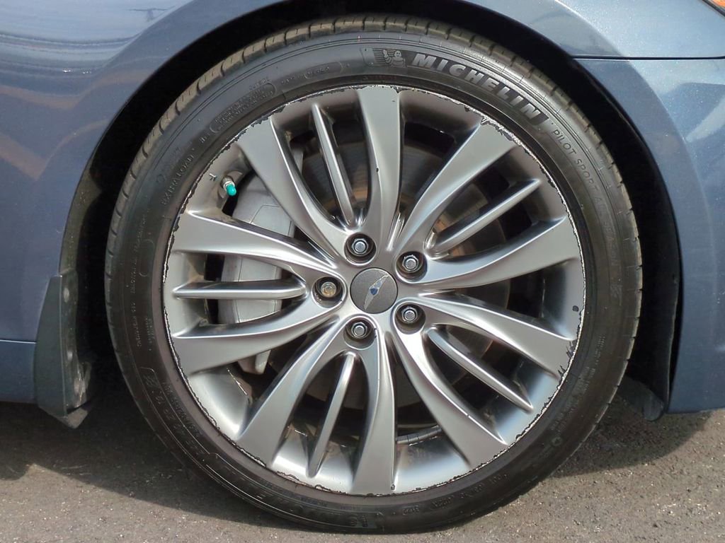 Used 2015 Hyundai Genesis 5.0 image 10