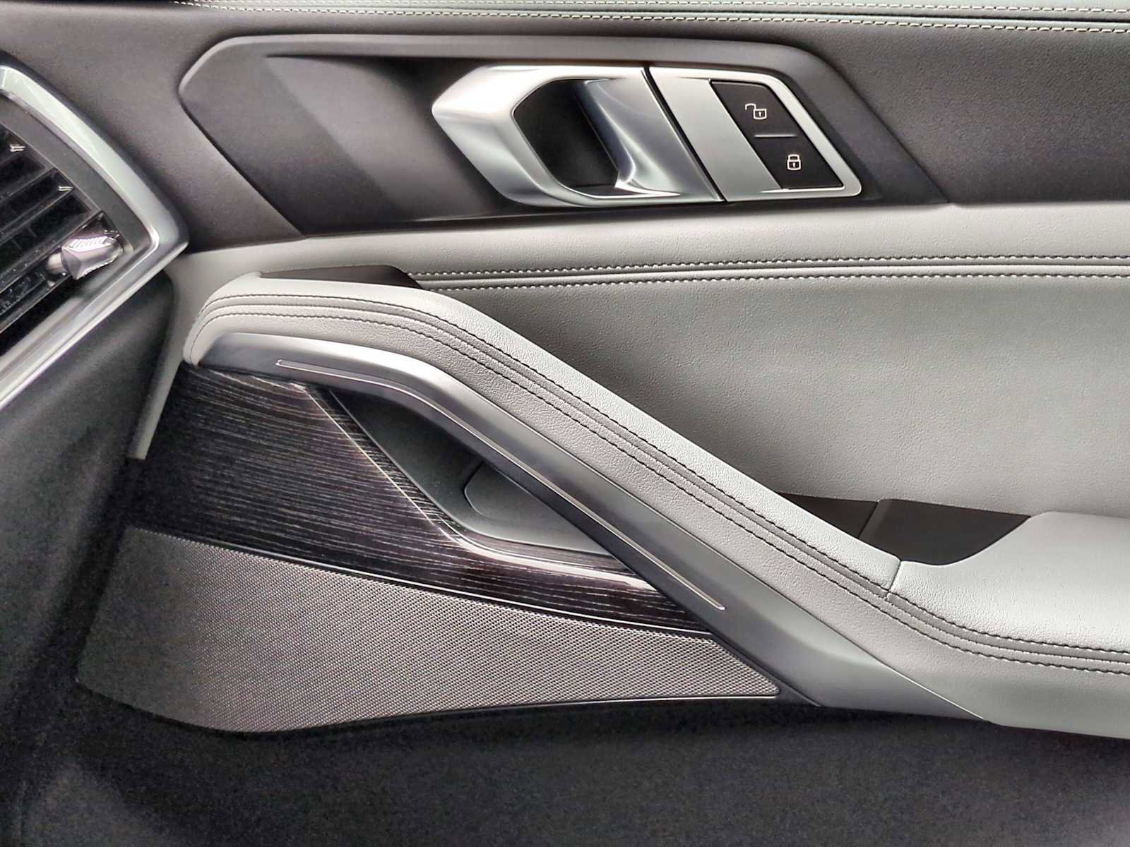 New 2026 BMW X6 xDrive40i w/ Climate Comfort Package image 38