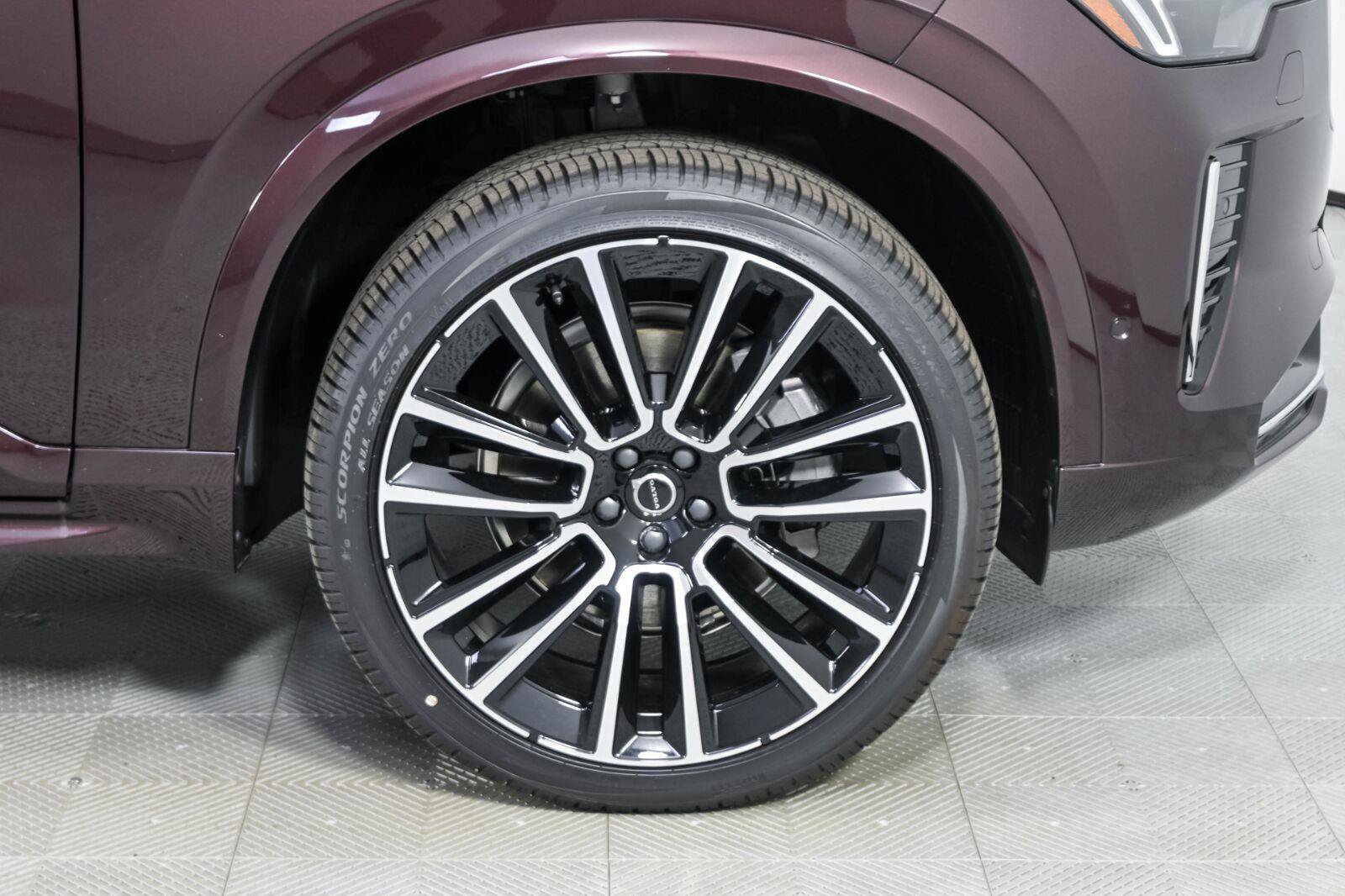 New 2026 Volvo XC90 B6 Plus w/ Protection Package Premier AWD/4WD image 39