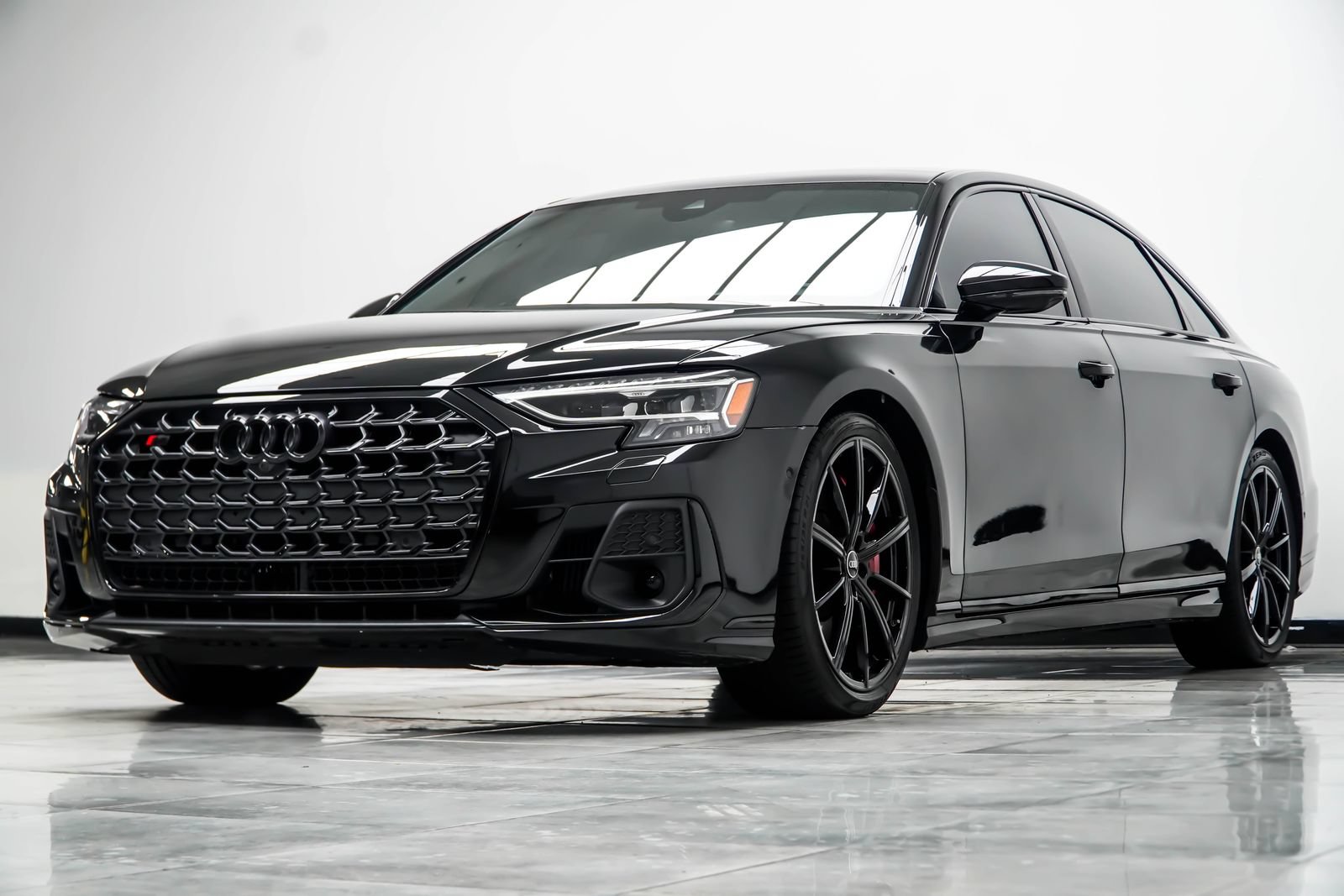 Used 2024 Audi S8 w/ S8 Comfort Plus Package AWD/4WD image 10