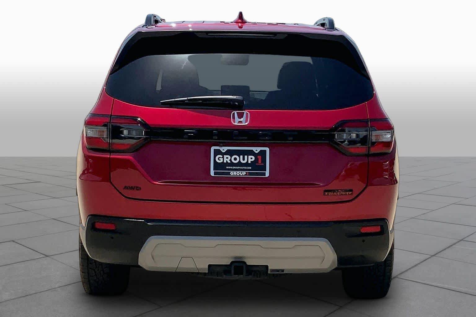Used 2025 Honda Pilot TrailSport image 5