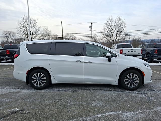 Used 2023 Chrysler Pacifica Touring-L FWD image 7