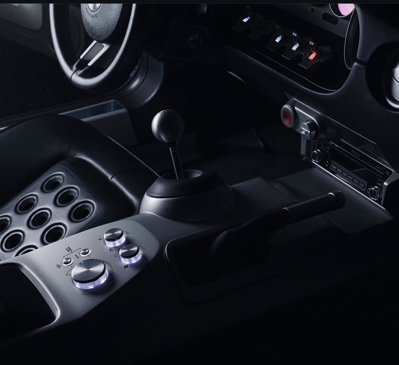 Used 2006 Ford GT image 2