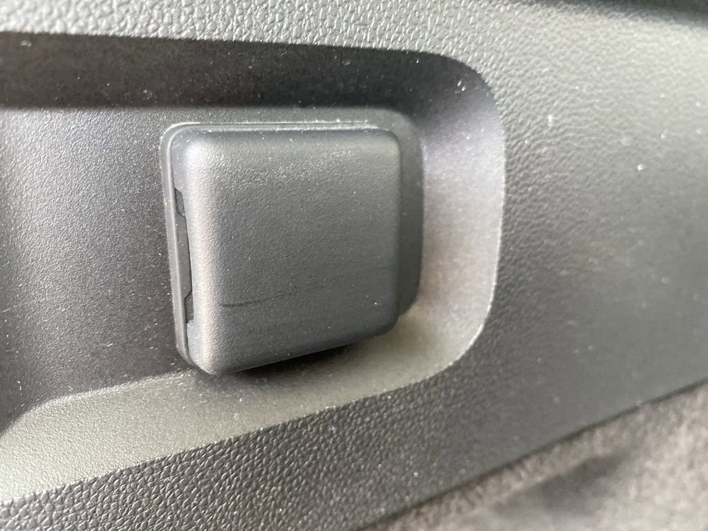 Used 2021 Buick Envision Essence w/ Technology Package I AWD/4WD image 19