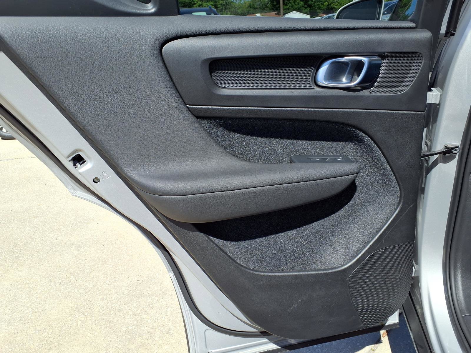 Certified 2025 Volvo XC40 B5 Core AWD/4WD image 19