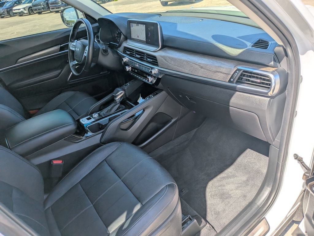 Certified 2022 Kia Telluride SX w/ Towing Package FWD image 14