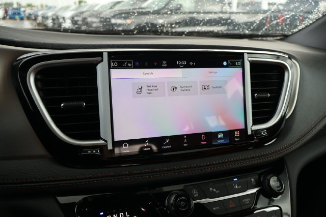 New 2026 Chrysler Pacifica Pinnacle FWD image 16