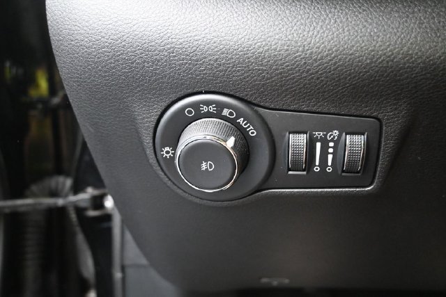 Used 2024 Jeep Compass Latitude AWD/4WD image 16