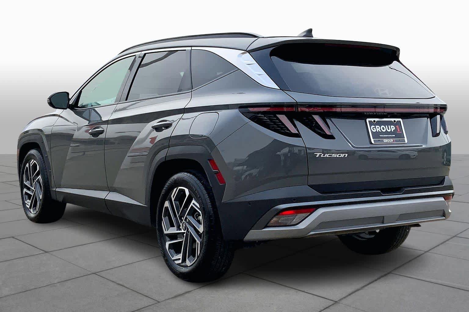 Used 2025 Hyundai Tucson Limited FWD image 12