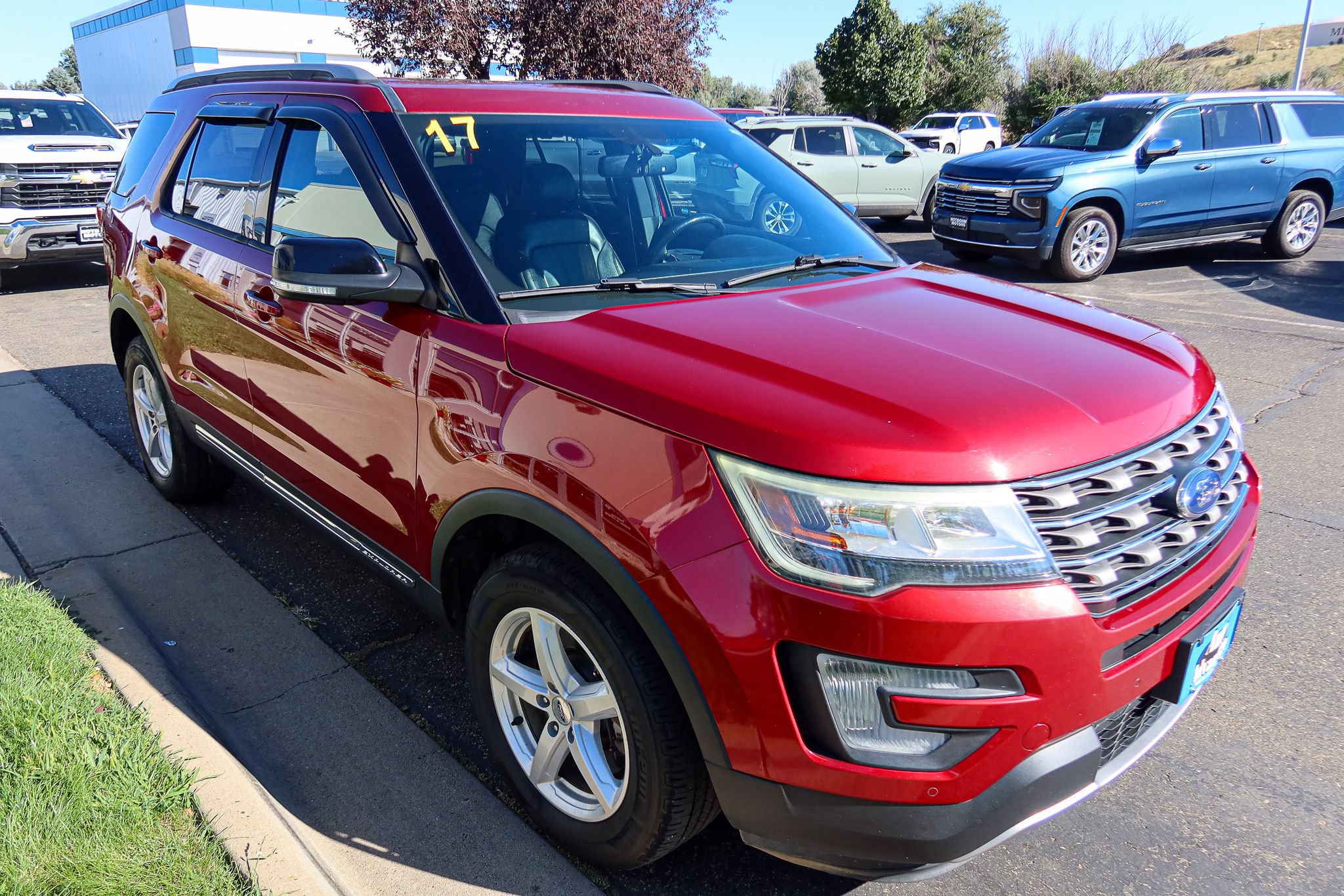 Used 2017 Ford Explorer XLT w/ Equipment Group 202A AWD/4WD image 5