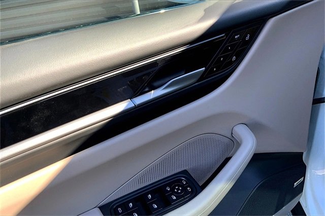 New 2025 Porsche Macan 4S Electric image 28