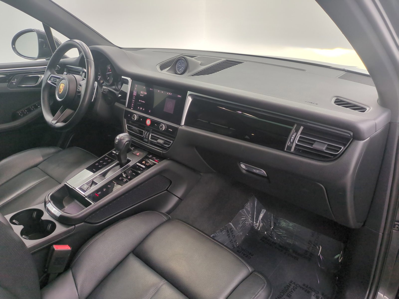 Certified 2023 Porsche Macan Turbo AWD/4WD image 26