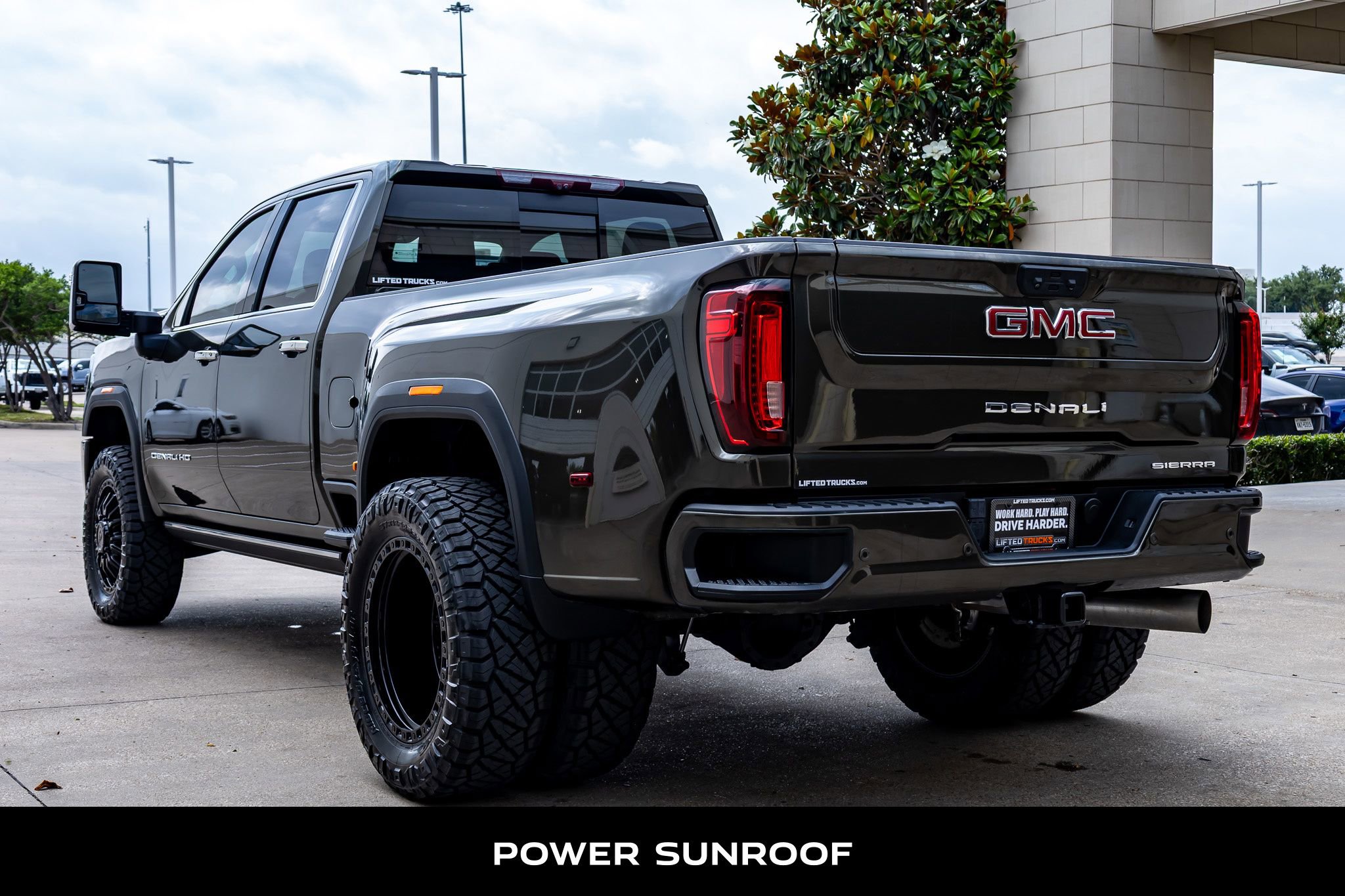 Used 2023 GMC Sierra 3500 Denali w/ Denali Ultimate Package AWD/4WD image 7