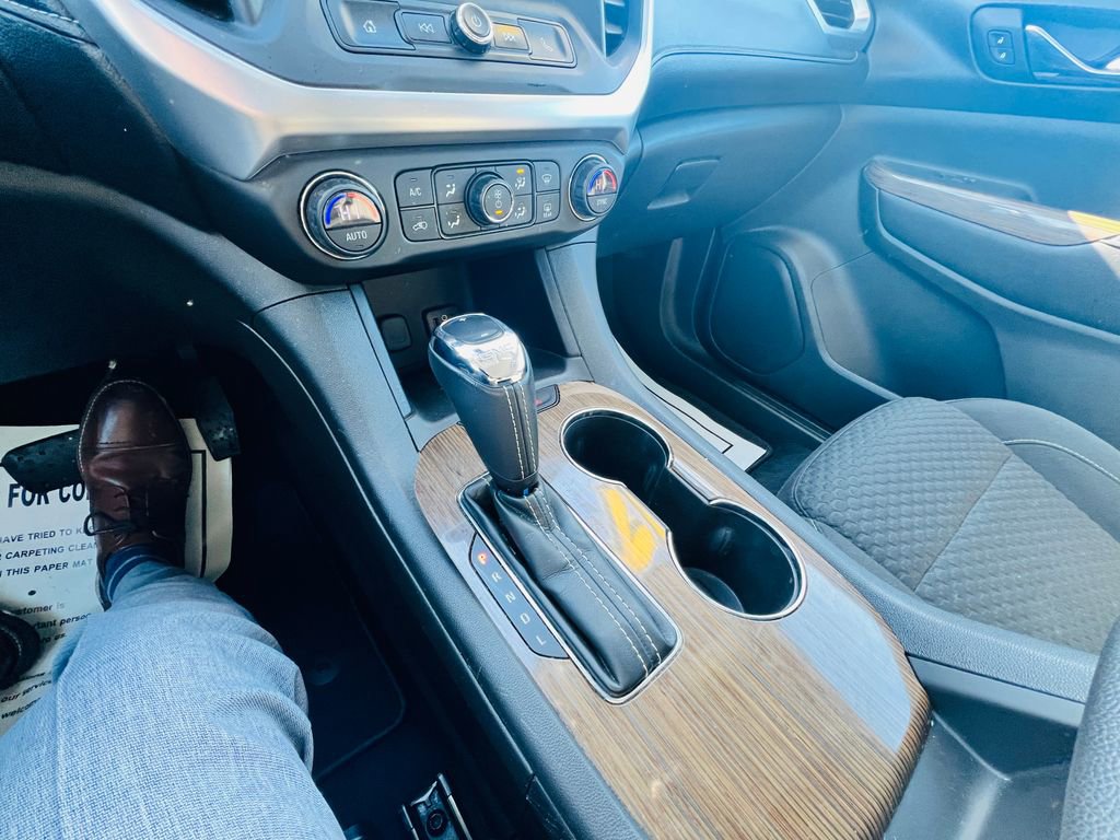 Used 2017 GMC Acadia SLE image 18