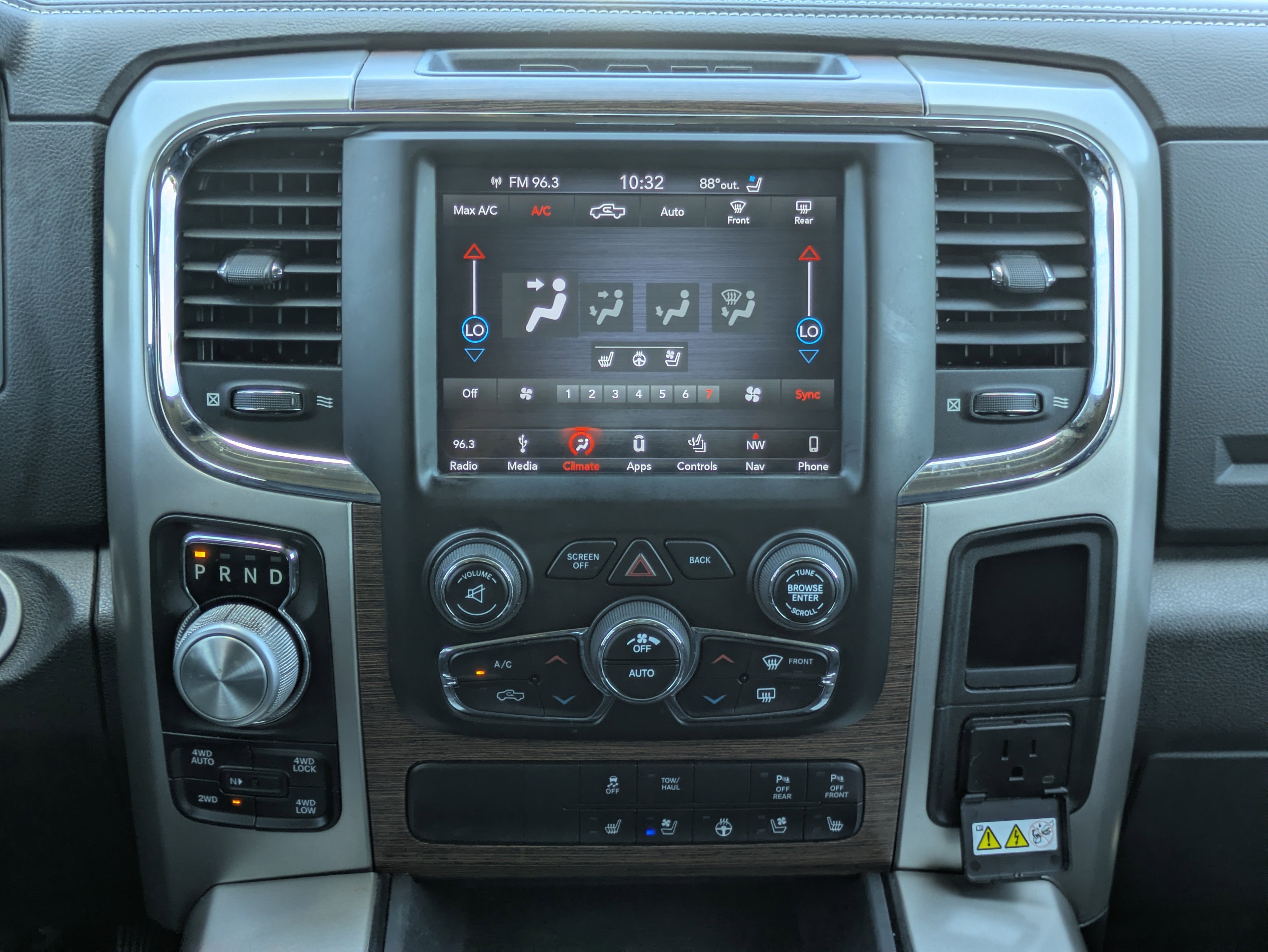 Used 2018 RAM 1500 Laramie w/ Convenience Group image 16