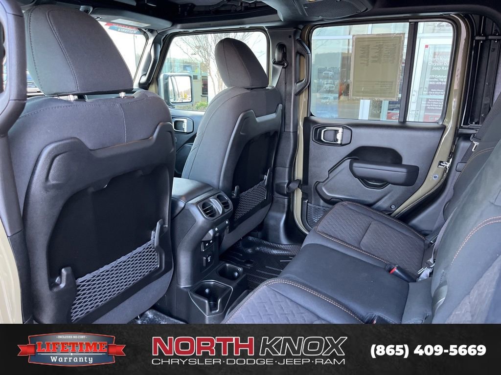 Used 2025 Jeep Gladiator Mojave w/ Convenience Group image 16