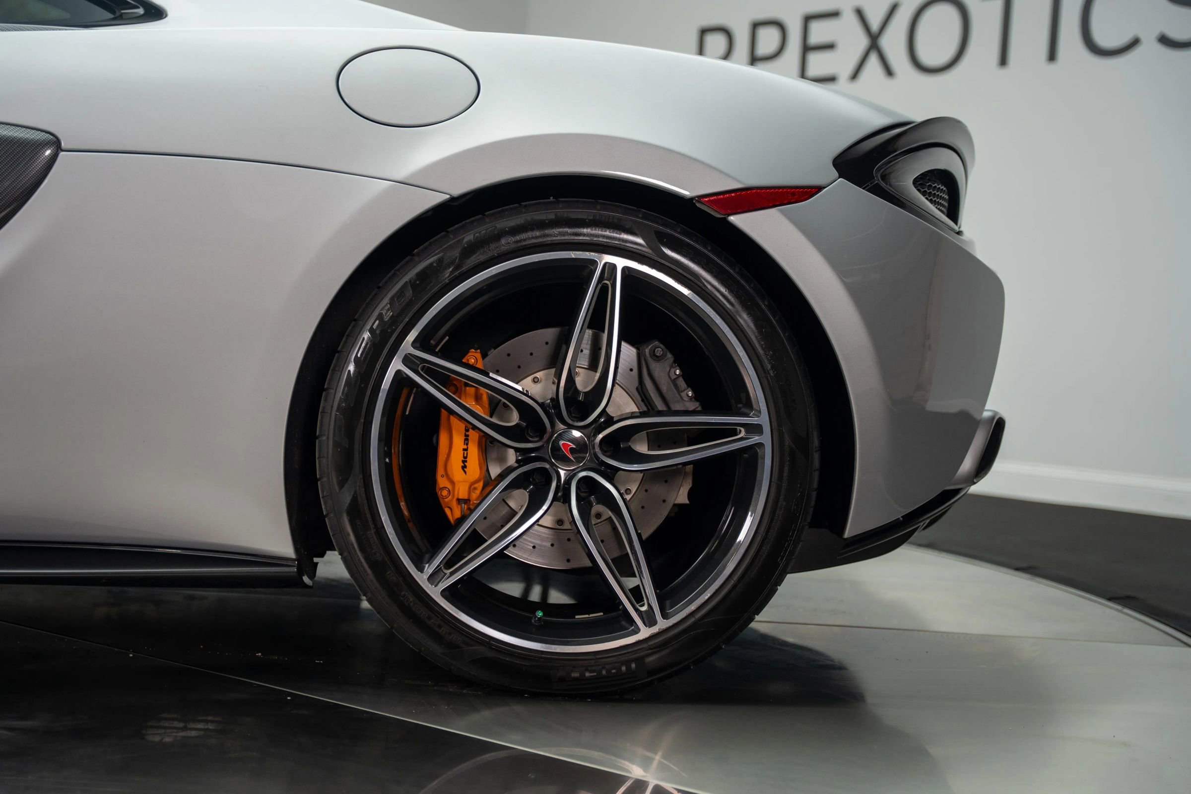 Used 2017 McLaren 570S image 17