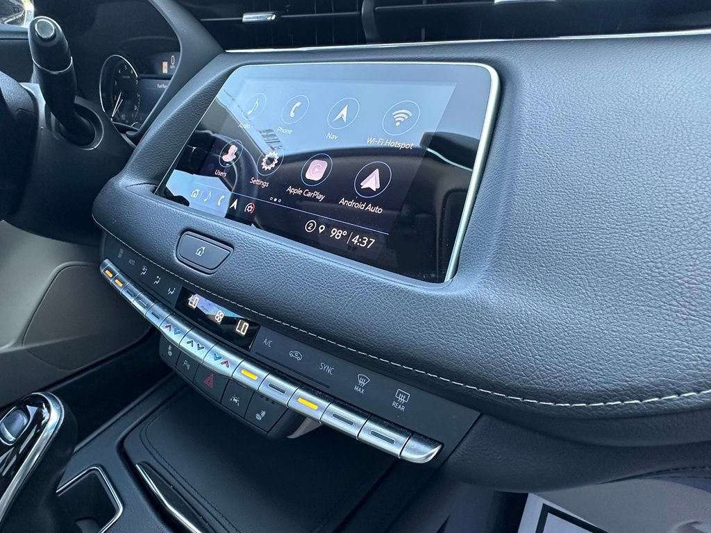 Used 2022 Cadillac XT4 Luxury w/ Cold Weather Package FWD image 12