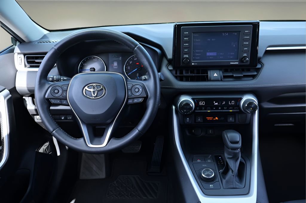 Certified 2021 Toyota RAV4 XLE w/ Convenience Package AWD/4WD image 17