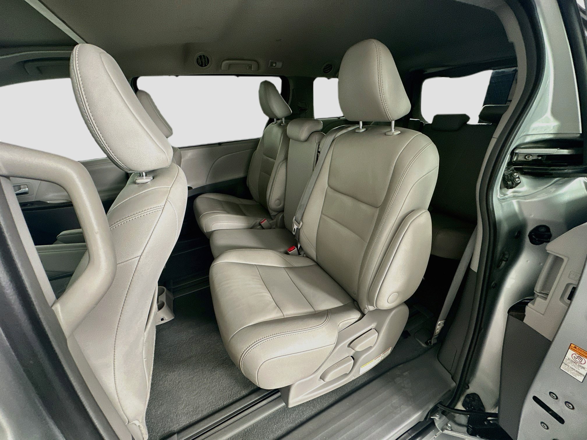 Used 2019 Toyota Sienna XLE FWD image 29