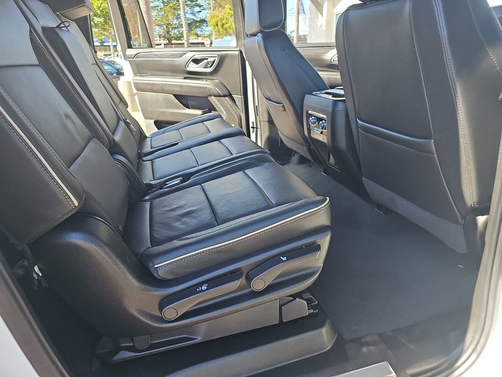 Used 2024 GMC Yukon XL SLT image 12