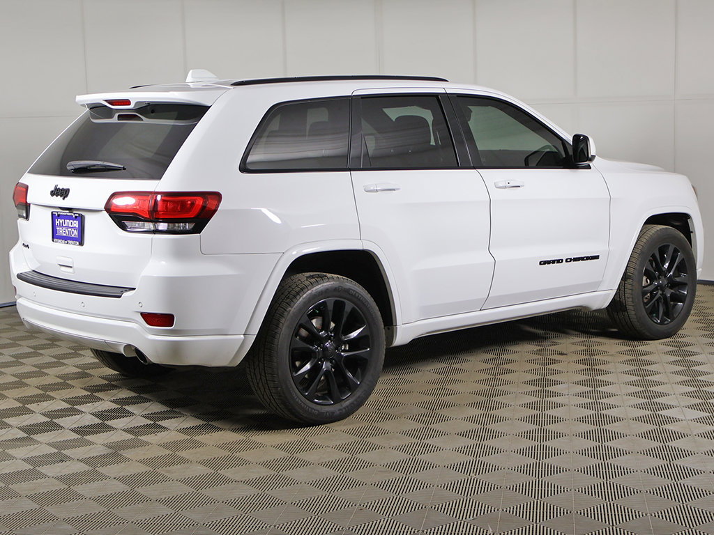 Used 2020 Jeep Grand Cherokee Altitude AWD/4WD image 10