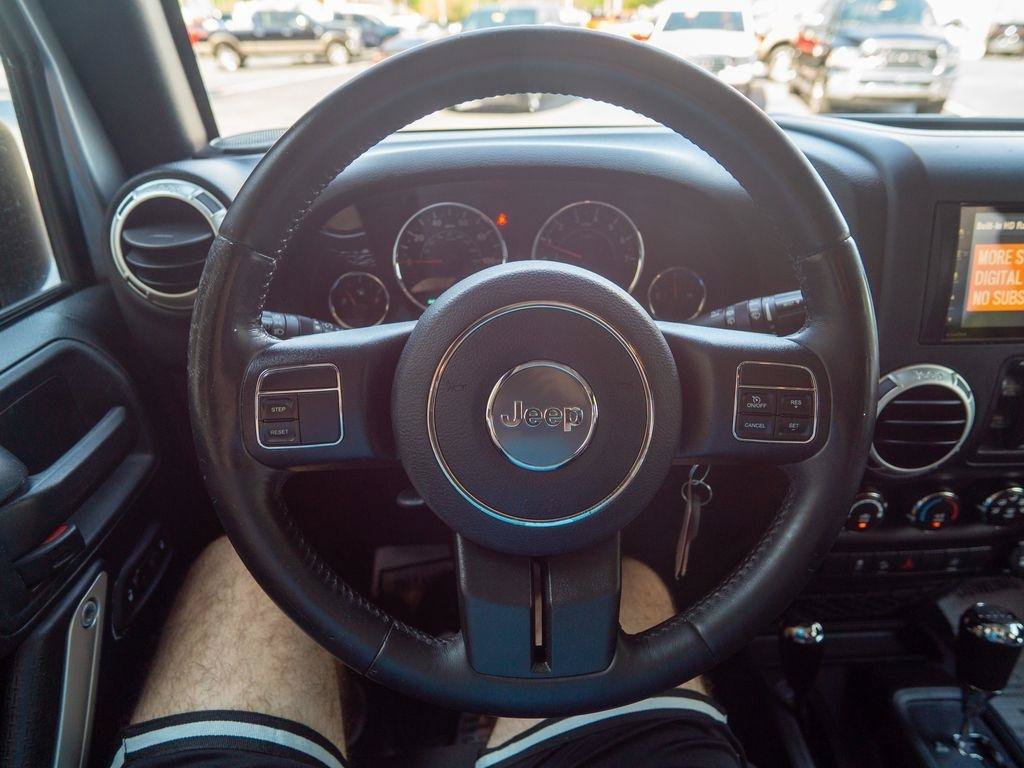 Used 2018 Jeep Wrangler Unlimited Sahara AWD/4WD image 17