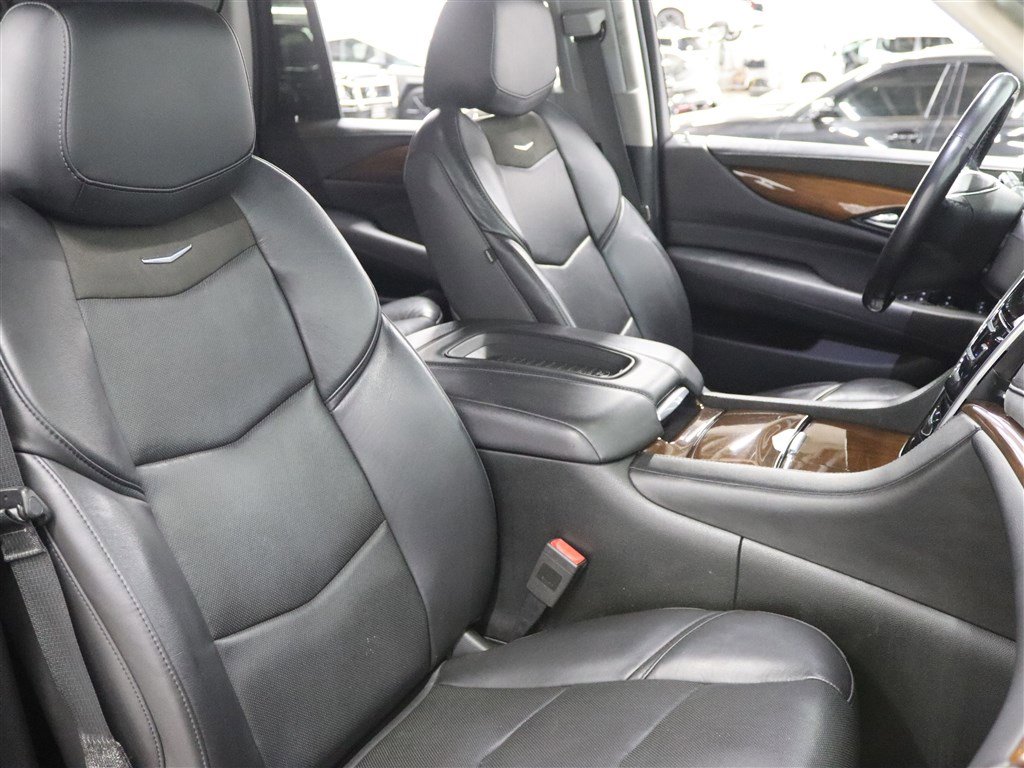 Used 2019 Cadillac Escalade Premium Luxury AWD/4WD image 19