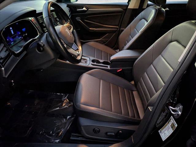 Used 2024 Volkswagen Jetta SE image 14