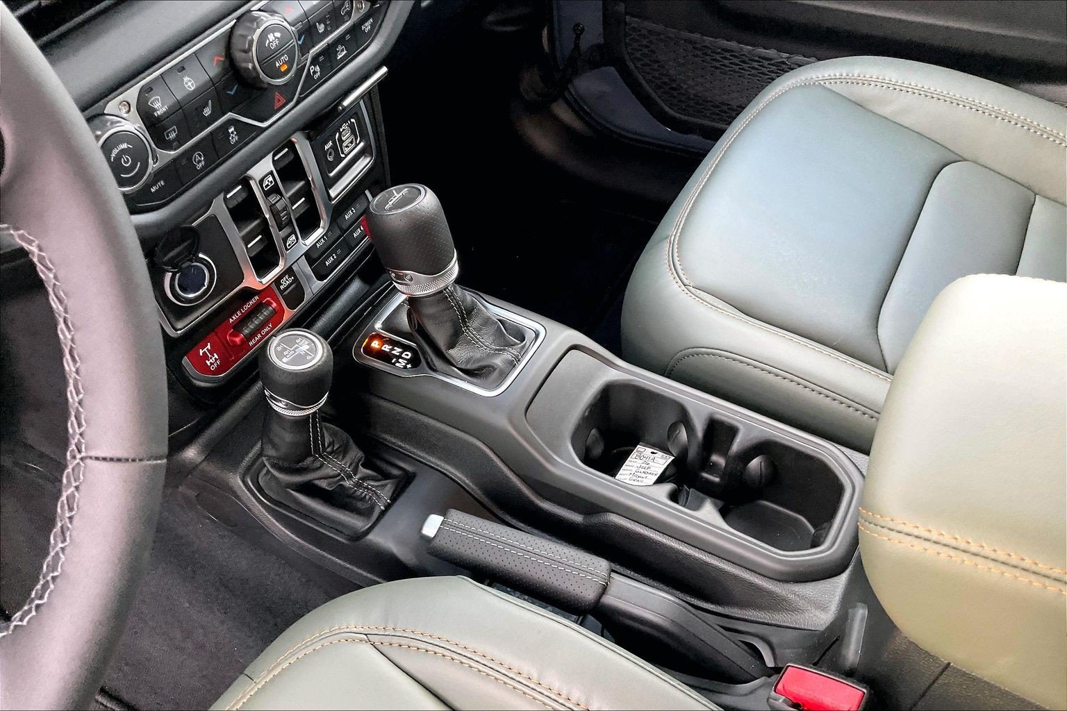 Used 2026 Jeep Gladiator Mojave AWD/4WD image 17