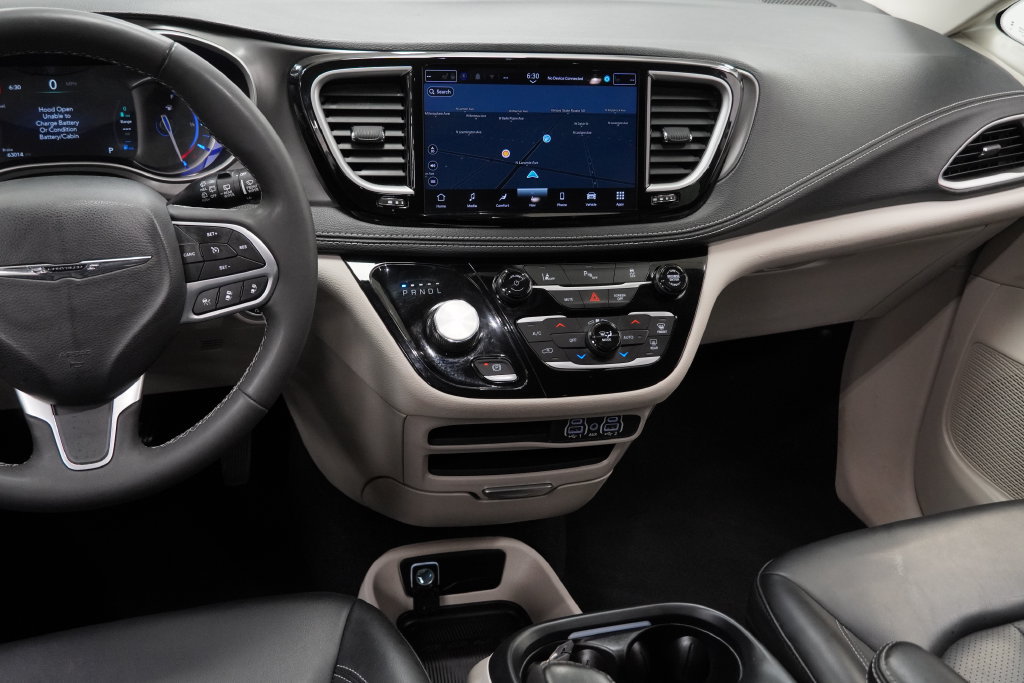 Used 2024 Chrysler Pacifica Limited FWD image 17