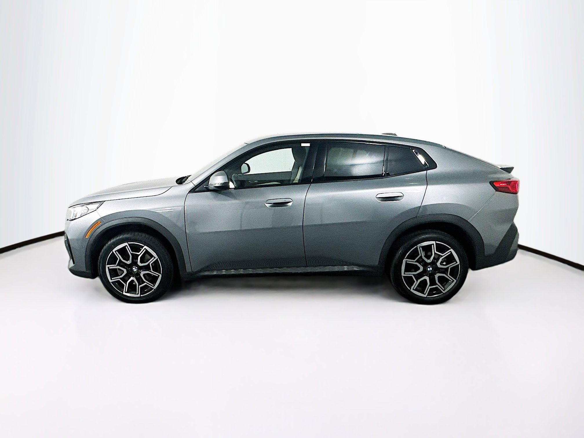 Used 2025 BMW X2 xDrive28i image 4