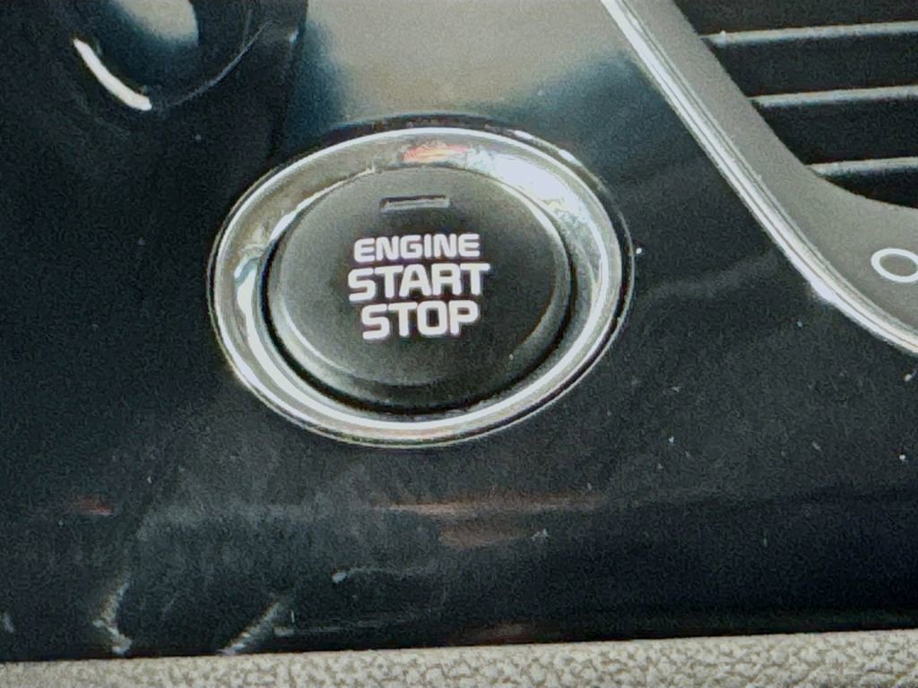 Used 2018 Kia Sedona EX image 18