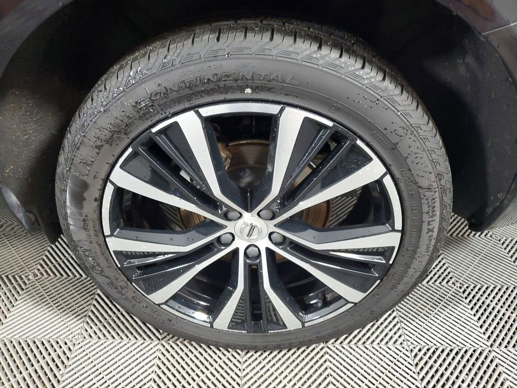 Certified 2025 Volvo XC60 B5 Plus image 13