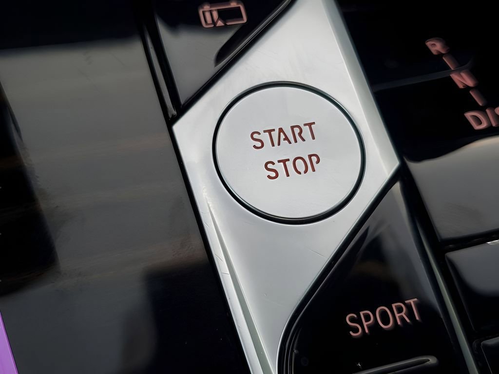 Used 2025 BMW X5 xDrive50e image 40