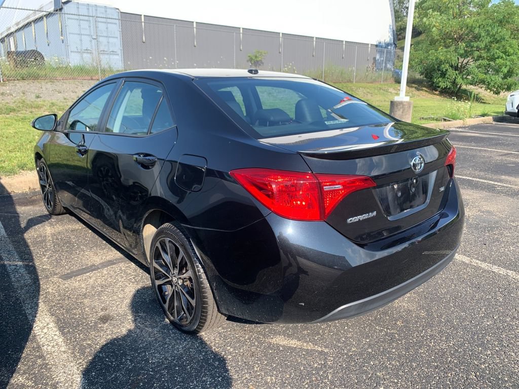 Used 2017 Toyota Corolla SE w/ SE Premium Package FWD image 5