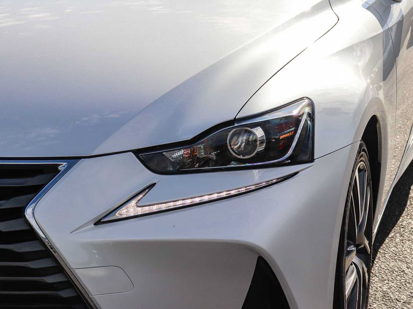 Used 2018 Lexus IS 300 RWD image 7