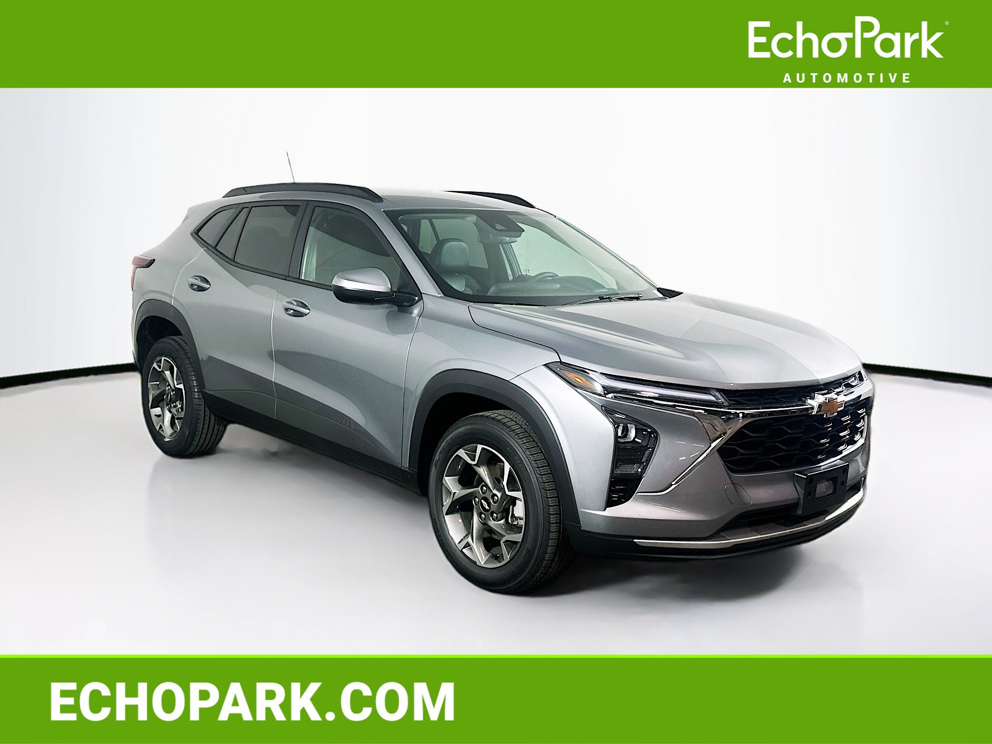 Used 2025 Chevrolet Trax LT FWD image 1