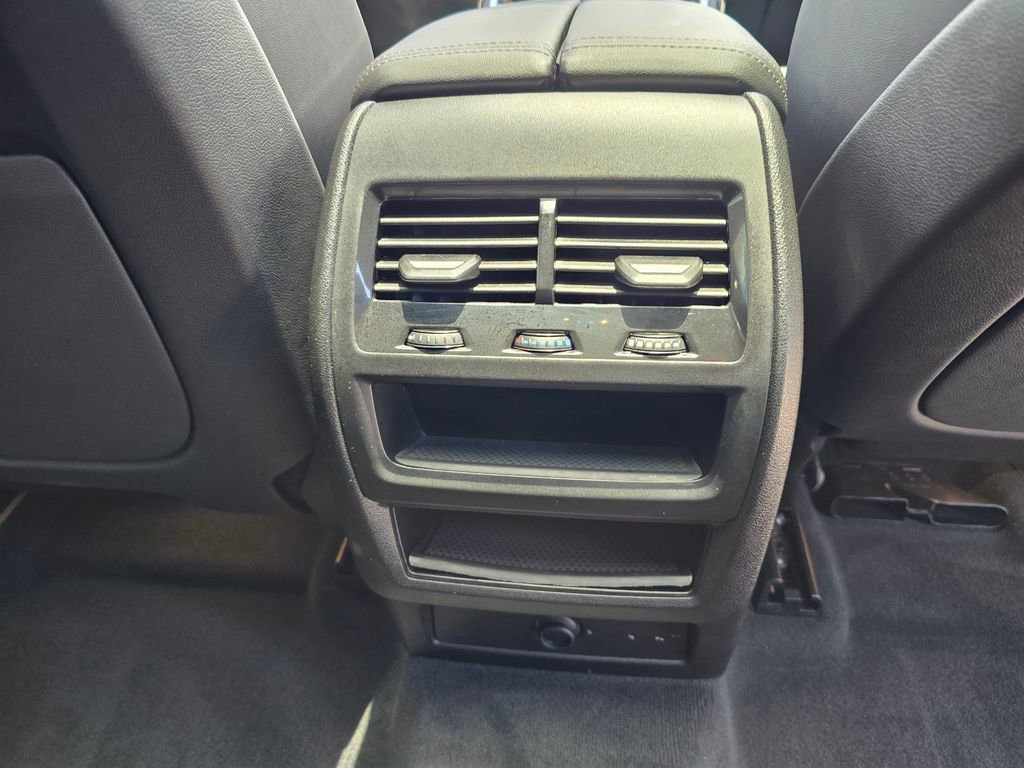 Used 2025 BMW X6 xDrive40i AWD/4WD image 32