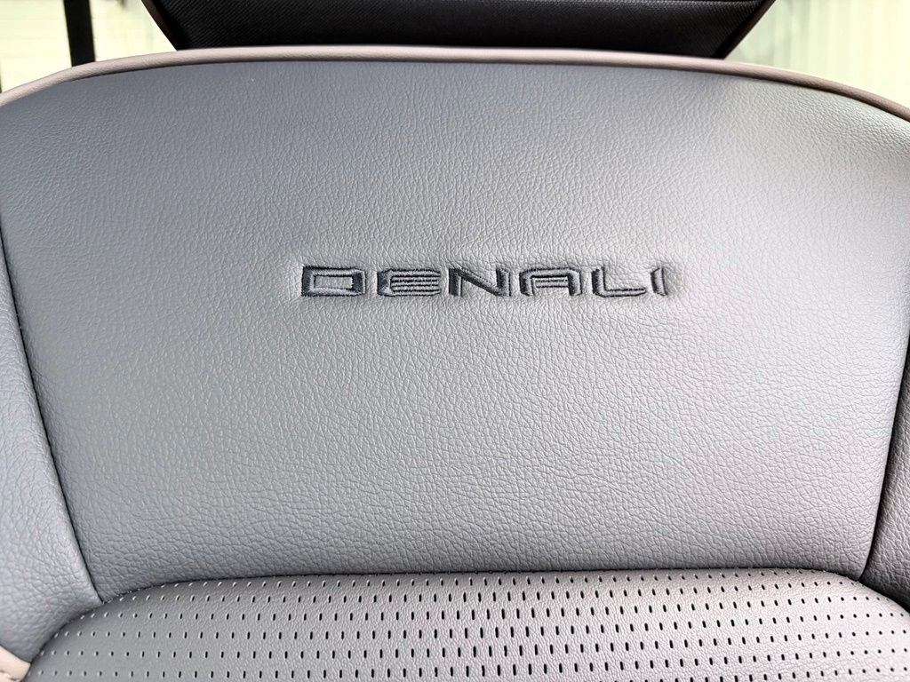 New 2026 GMC Canyon Denali w/ LPO, Denali Black Edition AWD/4WD image 17