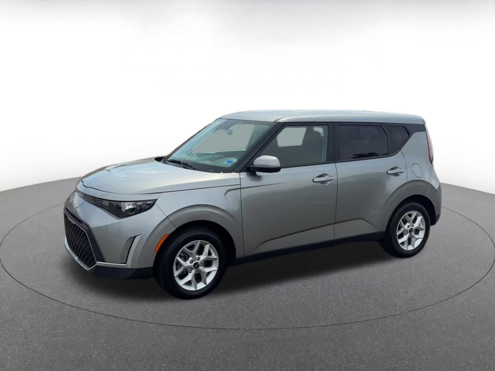 Used 2025 Kia Soul LX w/ LX Technology Package FWD image 8